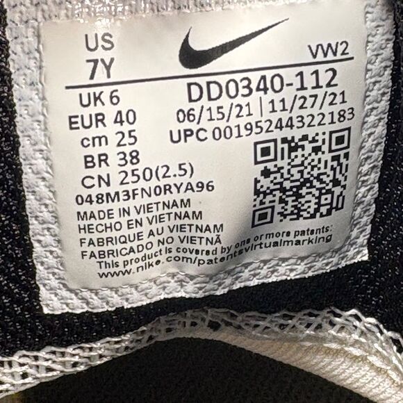 Size 7Y/8.5Women - Nike Kyrie Flytrap 5 shoes - Picture 9 of 9